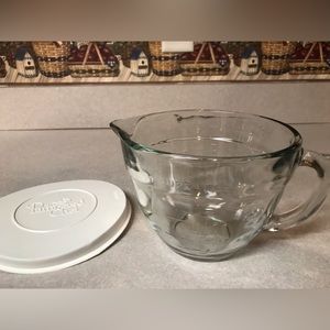 Small 4 cup Pampered Chef Mixing Bowl